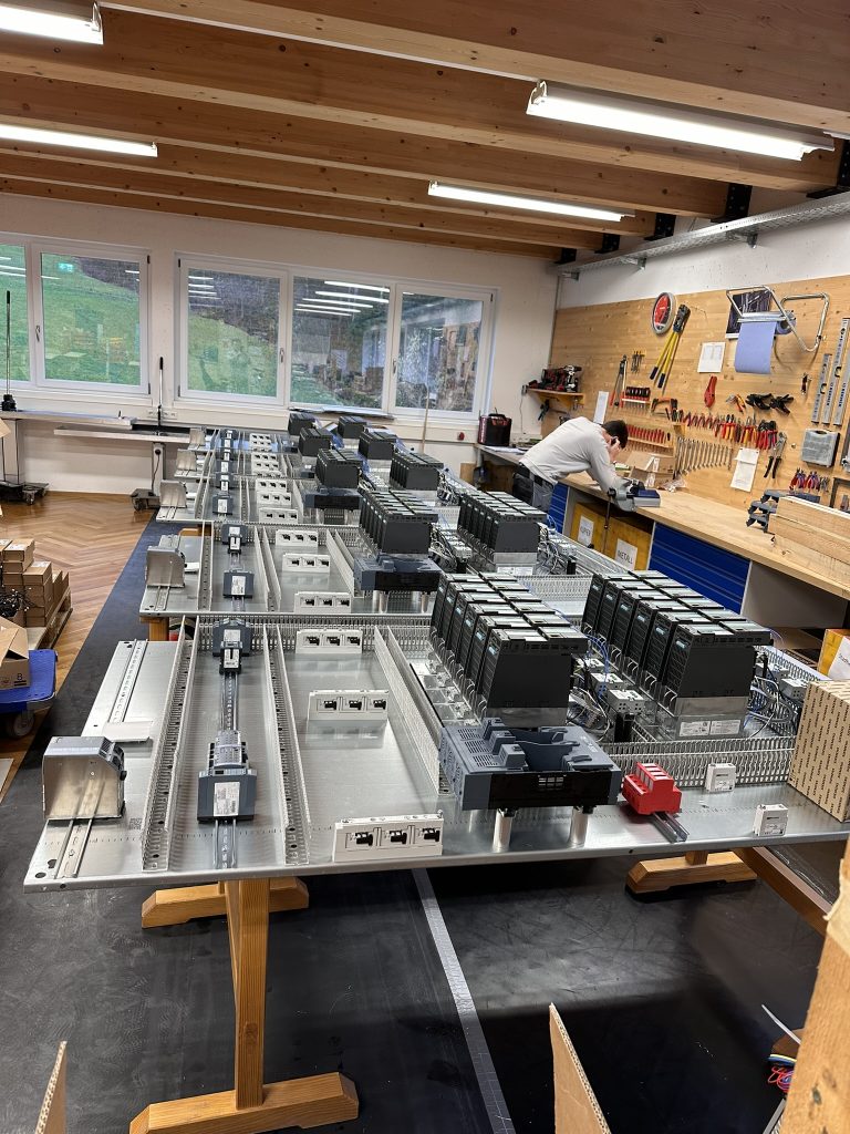 Schaltschrankbau bei Greussing Kranservice