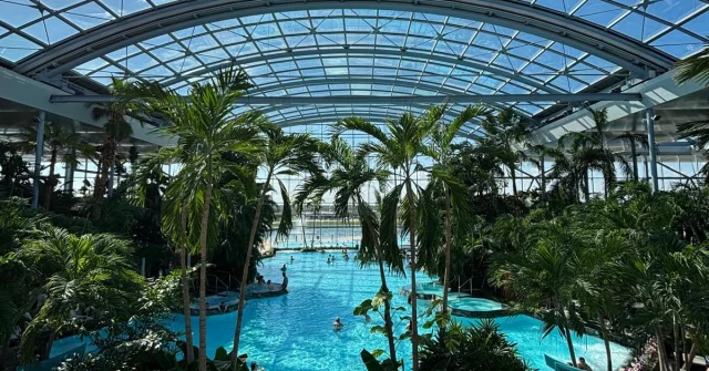 🌍 Unterstützungseinsatz in Bukarest – Sebastian im Einsatz für moderne Steuerungstechnik! 🇷🇴

Unser Mitarbeiter Sebastian war kürzlich als Unterstützung in einer Therme im Einsatz – und das mit vollem Einsatz und technischem Know-how! 🚀

In der Therme Bukaresti wurden bei zwei großen Schiebedächern die Steuerung komplett erneuert und insgesamt 7 neue Schaltschränke verbaut.⚡

Früher lief das Ganze über ASI-Bus und viele festverdrahtete Verbindungen – jetzt wird auf Profinet gesetzt. Das bedeutet: weniger Verkabelung, mehr Effizienz!

Sebastian war hauptsächlich für den Aufbau der Schaltschränke zuständig und hat auch bei der Inbetriebnahme mitgeholfen.

Starke Leistung – auch außerhalb unseres Kerngeschäfts! 💪

#GreussingKranservice #Schaltschrankbau #EinsatzImAusland #ThermeBukaresti #Steuerungstechnik #Profinet #TeamGreussing #Automation